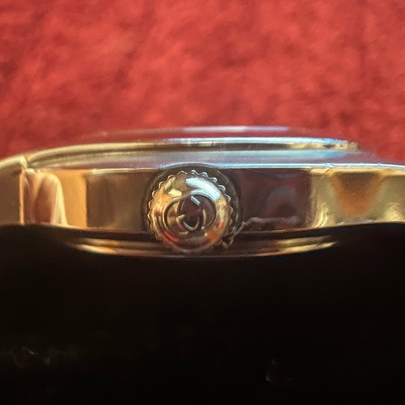 💯% authentic GUCCI watch - Picture 4 of 4